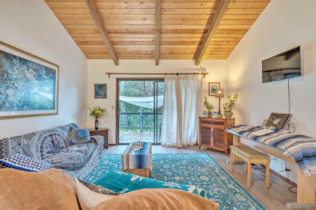 Peaceful Abode With Deck, 13 Mi To Black Sand Beach! Naalehu Kültér fotó